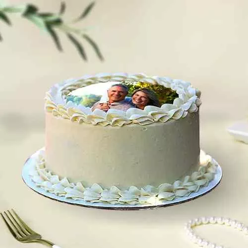 Tasty Round Shape Vanilla Photo Cake