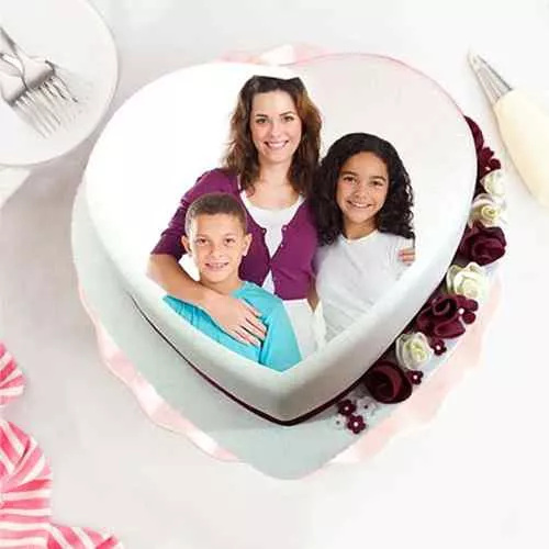 Hearty Eggless Vanilla Photo Cake