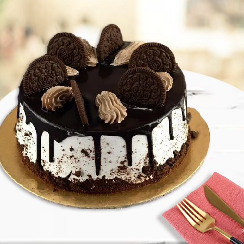 Classic Eggless Chocolate Cake with Oreo Topping