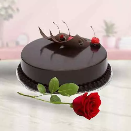 Delectable Eggless Chocolate Cake with Single Rose