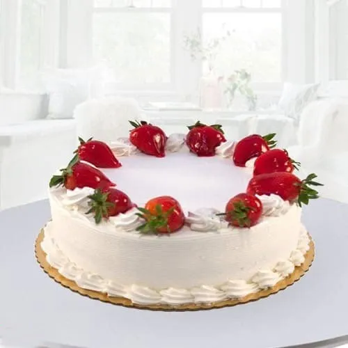 Order Luscious Eggless Strawberry Cake for Mummy