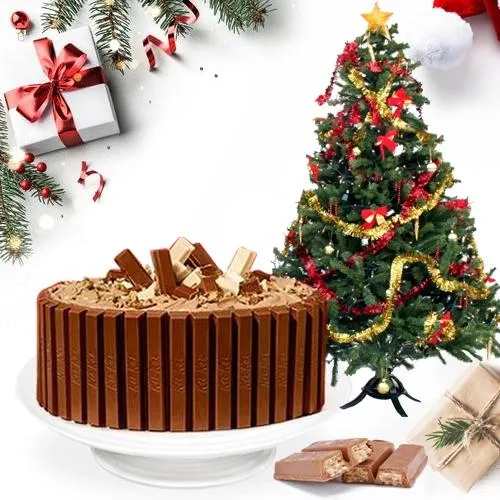 Wholesome KitKat Cake with Festive Xmas Tree