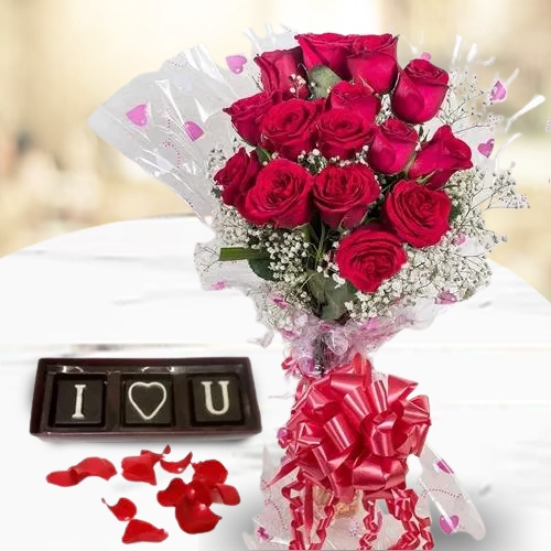 Fabulous V-day Gift Combo of Red Roses N I Love You Handmade Chocolates