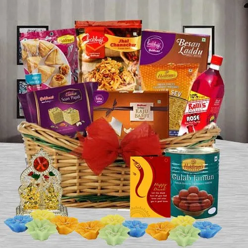 Remarkable Sweets N Snacks Gift Hamper