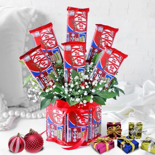 Classy Merry Christmas KitKat Chocolates Bouquet