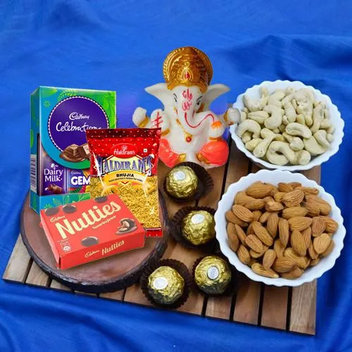 Classic Combo of Marble Ganpati with Dry Fruits Chocolates n Snacks