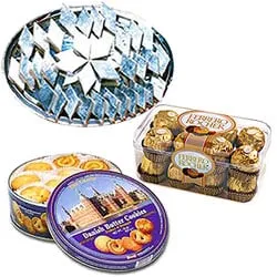 Sumptous Cookies, Sweets and Chocolate Combo