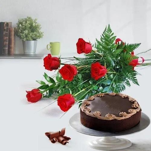 Delish Chocolate Cake with Red Roses Bouquet for Mom 