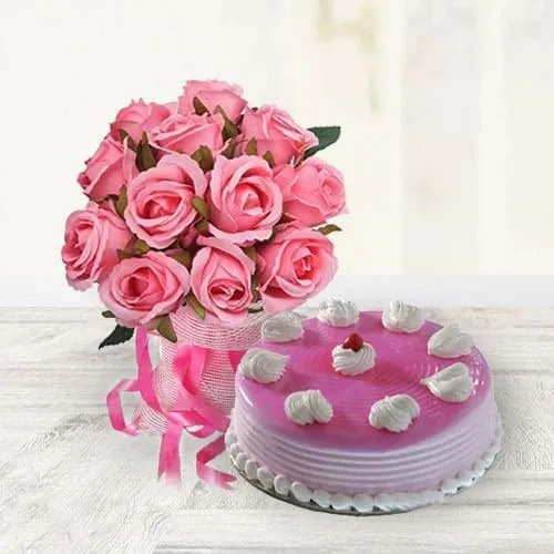 Deliver Special Strawberry Cake with Pink Roses