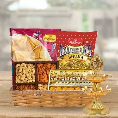 Wonderful Sweet N Savory Gift Hamper for Diwali