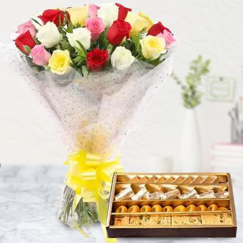 Deliver Mixed Roses with Assorted Sweets Online