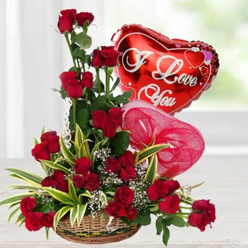 Charming Arrangement of Red Roses with Heart Shape Balloon