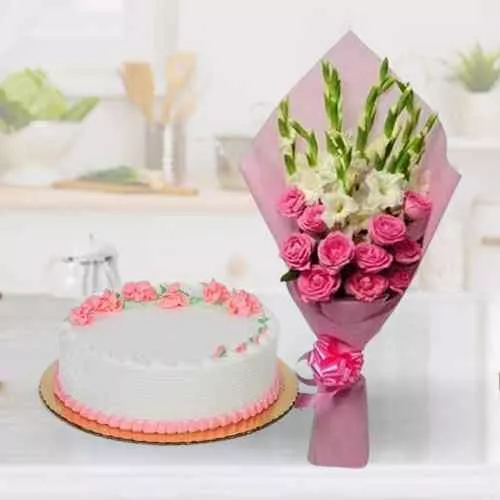 Lovely Roses n Gladiolus Bouquet with Strawberry Cake