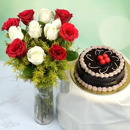 Lovely Mixed Roses in Vase with Choco Truffle Cake Combo