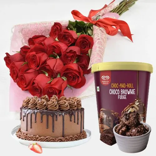 Lovers Delight Red Rose Bouquet n Kwality Walls Choco Fudge Ice-Cream with Cake