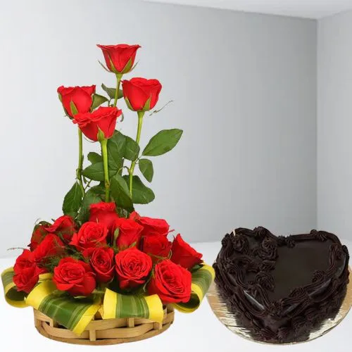 Trendsetting 18 Dutch Rose Arrangement with Chocolate Cake