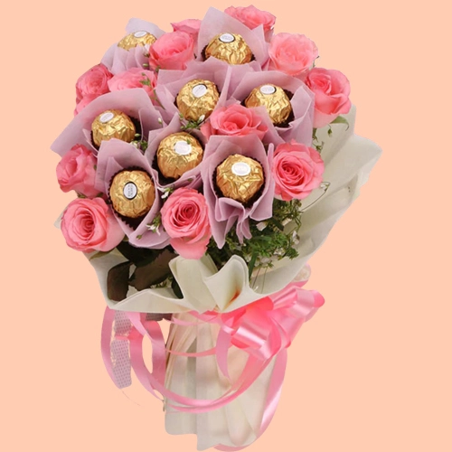 Sending Moms Day Treat of Ferrero Rocher N Pink Roses Bouquet