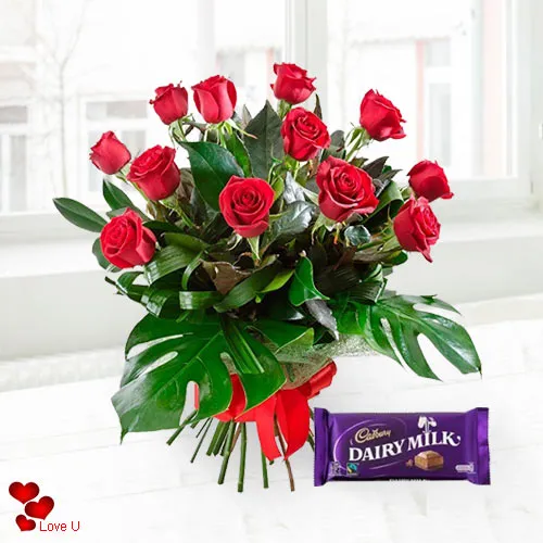 Valentines Day Surprise Roses N Chocolate Combo