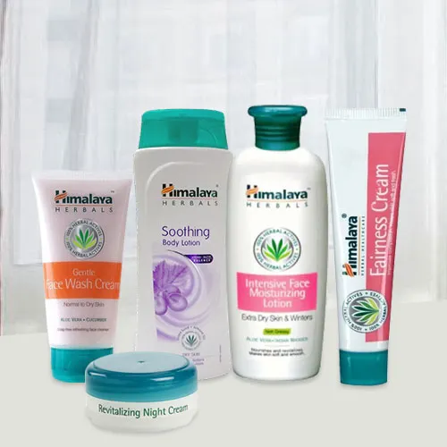 Deliver Himalaya Gift Hamper for Women