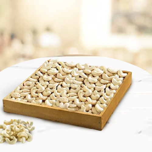 Order Cashews in Wooden Tray