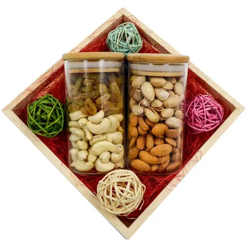 Deliver Crunchiness Festive Deal Gift Tray