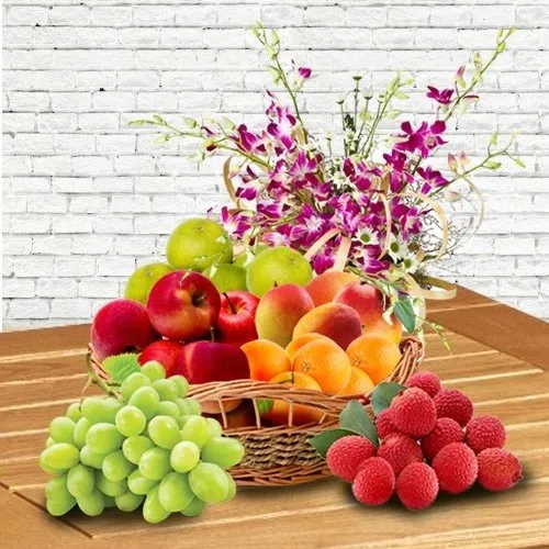 Sending Orchid Decorated Fresh Fruits Basket for Mummy