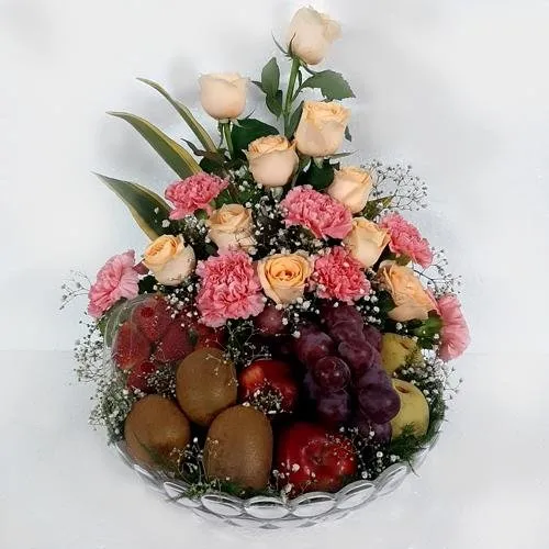 Deliver Exquisite Fruits with Orange Roses n Pink Carnations in Glass Vase