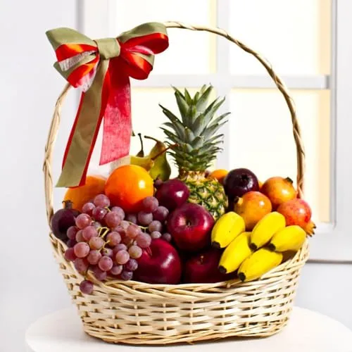 Order Delectable Fresh Fruits Gift Basket for Mom 