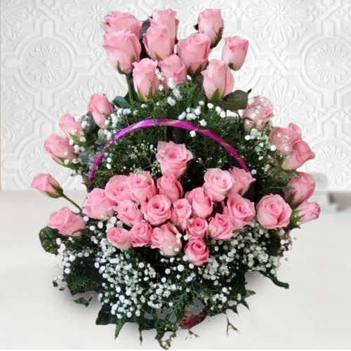 Elegant Basket Arrangement of Pink Roses with Daisies