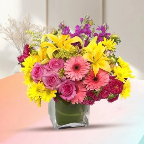 Get Mixed Seasonal Flowers in a Glass Vase