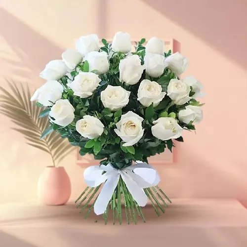 Graceful White Roses Hand Bunch