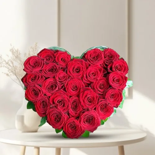 Rose Day Gift of Heart Shape Red Roses Arrangement