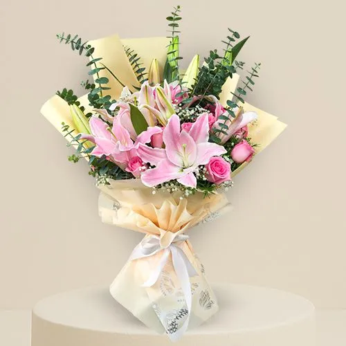 Charming Pink Roses  N  Lilies Bouquet