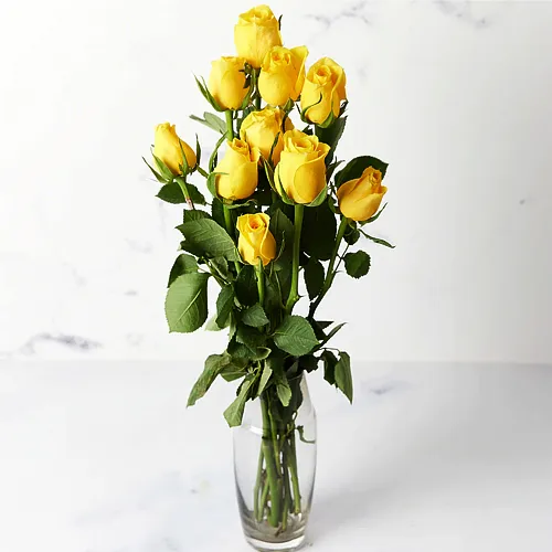 Amazing Arrangement of Yellow Roses in a Vase