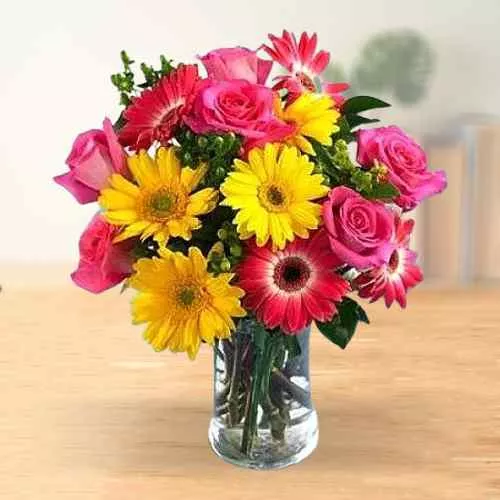 Shop Gerbera N Pink Roses Vase Arrangement