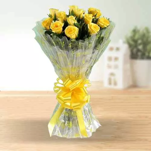 Delightful Yellow Roses Bunch