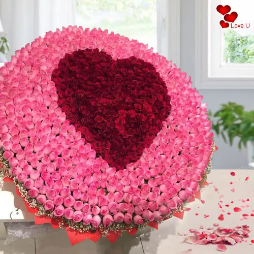 Gaudy 500 Rose Bouquet with Heart