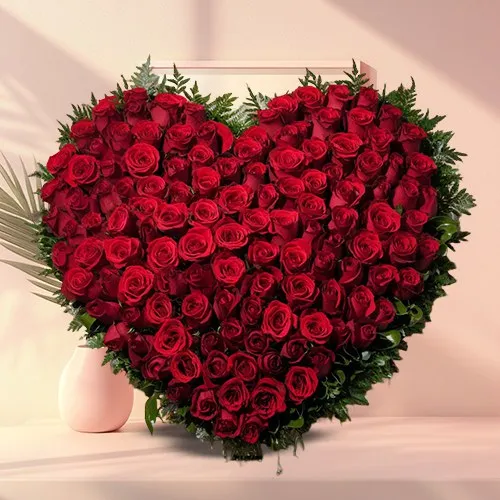 Exquisite Red Rose Heart (150 Roses)