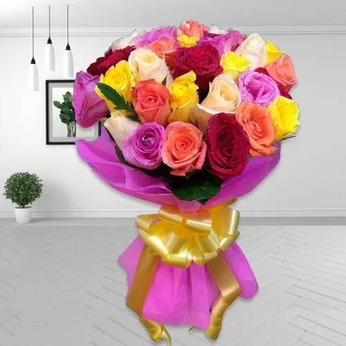 Graceful Mixed Roses Bouquet for Birthday Present