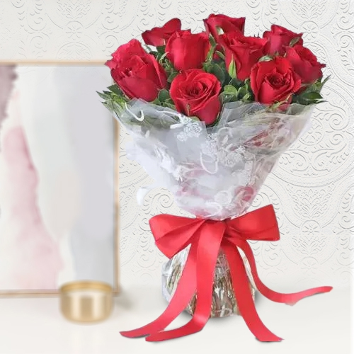 Charming Hand Bouquet of Premium Dutch Roses