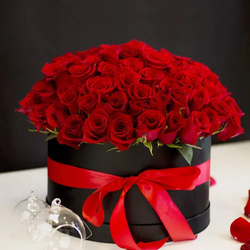 Order Amazing Arrangement of Red Roses in Black Hat Box