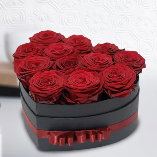 Mesmerizing Love Box of Dutch Roses