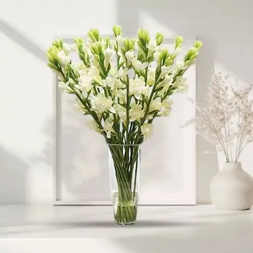 Sending White Tube Roses Sticks in a Glass Vase