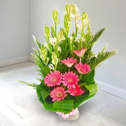 Send Fresh Flowers Bouquet to Celebrate Sweet 16