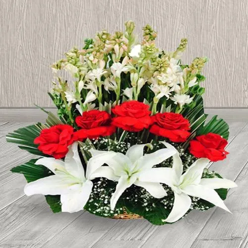 Send Magnificent Arrangement of Mixed Flowers