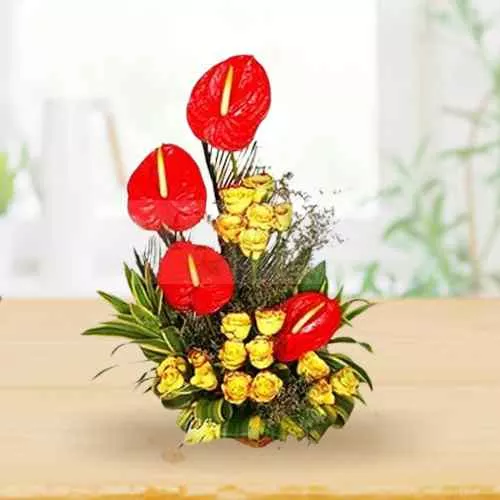 Exquisite Fresh Flowers Arrangement of Roses n Anthodium