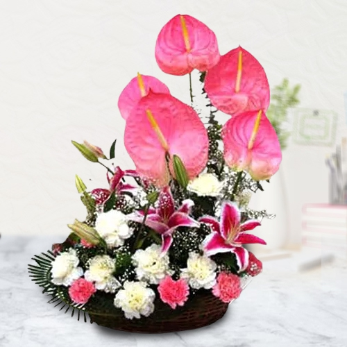 Sending Delicate Arrangement of Pink N White Flowers