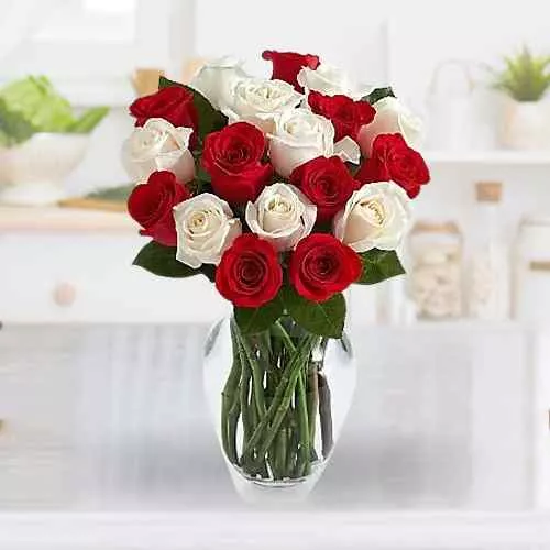 Order Designer Glass Vase Presentation of Red N White Roses