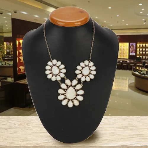 Alluring Avon Floral Clustered Necklace Alluring Avon Floral Clustered Necklace