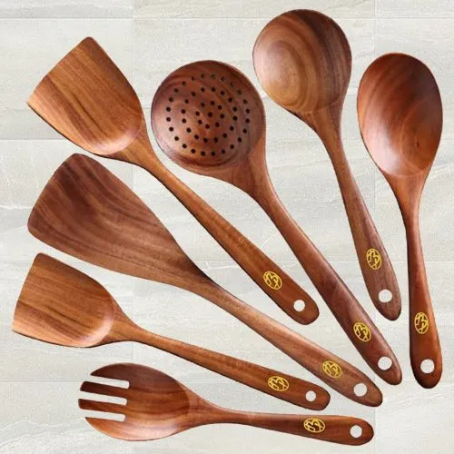 Magnificent Gift of Wooden Spatula Set for Homemaker